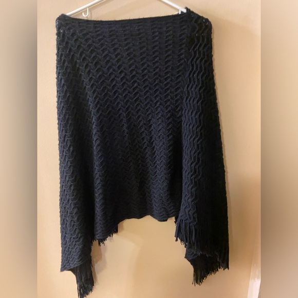Lilly Morgan knit black cape/poncho with side fringes - NWT - Picture 4 of 7